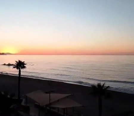 Fuengirola Primera Linea De Playa Exterior photo